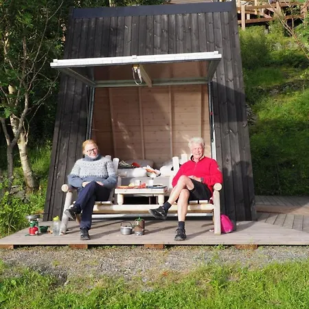 Base Camp مكان تخييم *