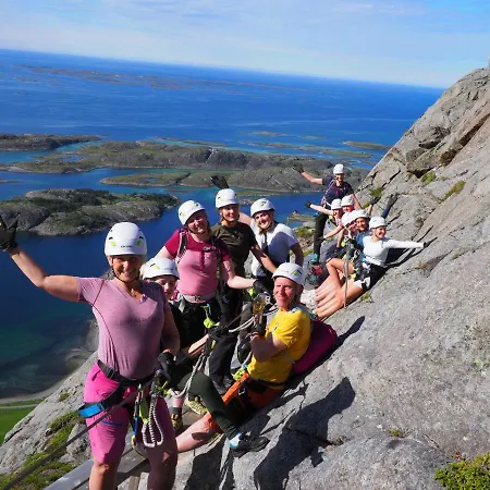 مكان تخييم Base Camp فيجا